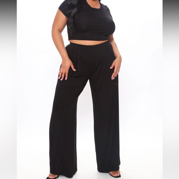 Crop top and pant set
FASHION NOVA - Picture 5 of 8